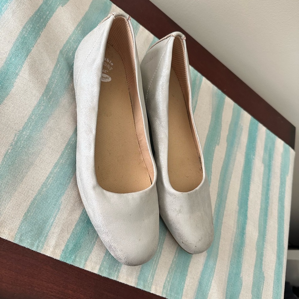 Dr. Scholl's Silver Flats for Versatile Comfort